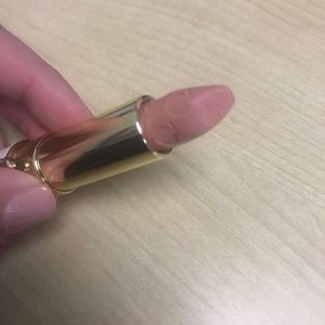 Too Faced Peach Kiss Moisture Matte Lipstick claim